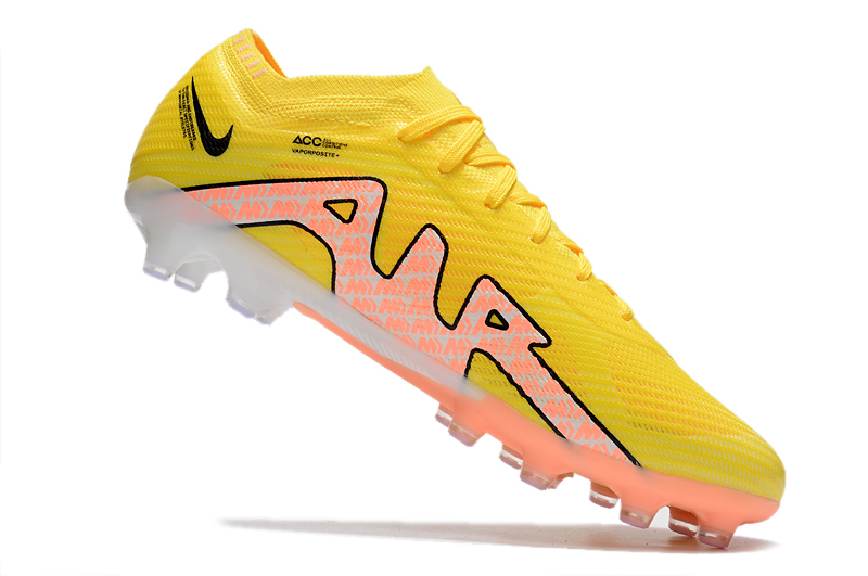 (Arrival) Brand new Nike Streetgato small field football 39-447