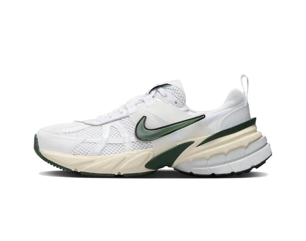 Nike Damen V2K Run Sneaker, White Platinum Tint Photon Dust Fir
